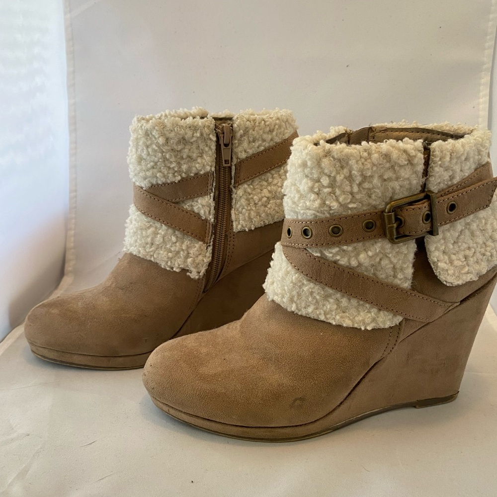 JustFab Brown Wedge Booties w/Sherpa - Size 8